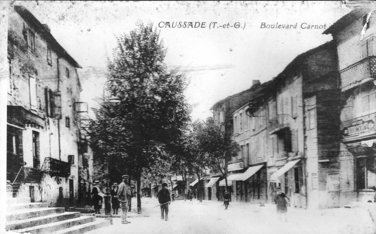 Boulevard Carnot à Caussade, début du XXe siècle