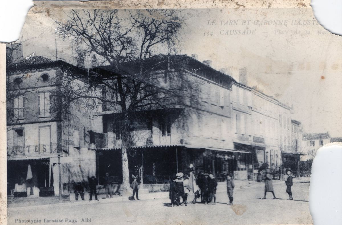 Jour de marché à Caussade au début du XXe siècle