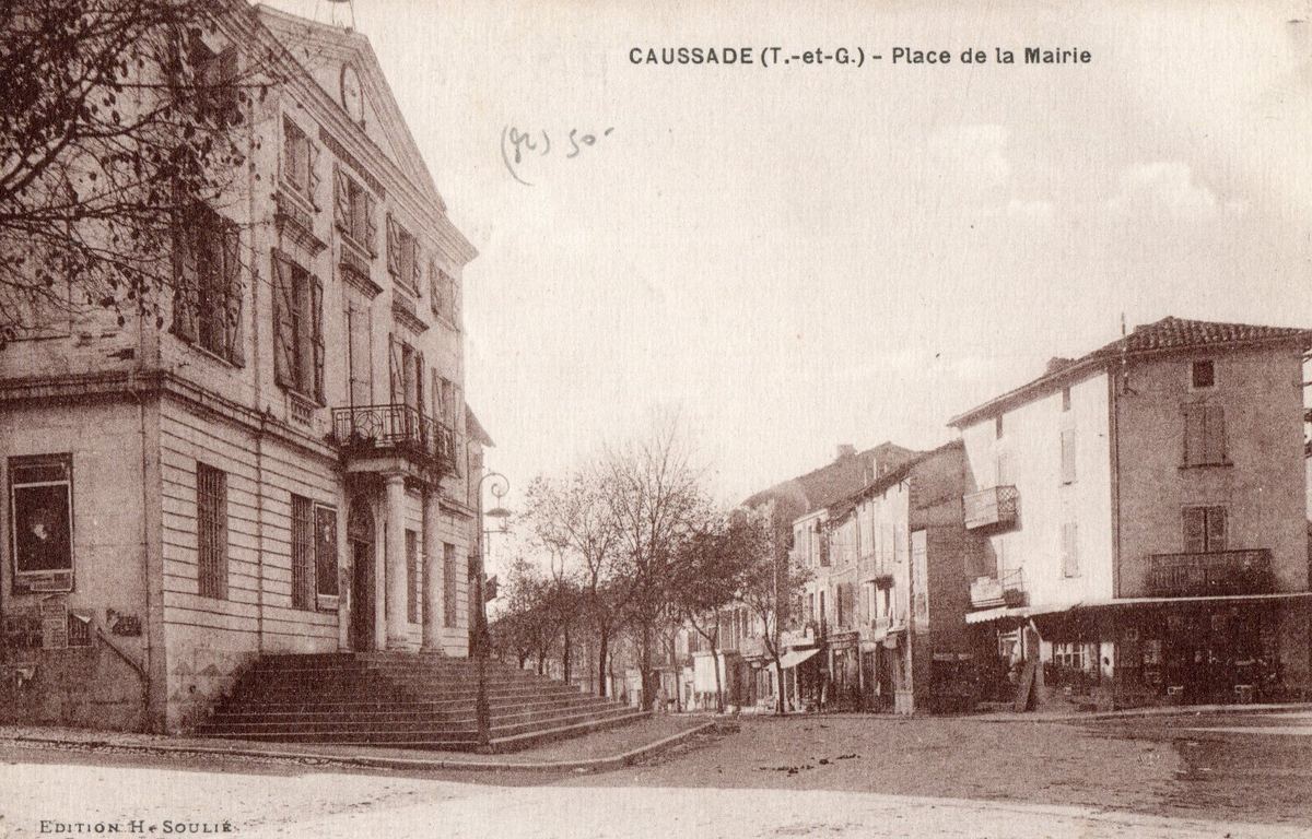 Place de la Mairie à Caussade